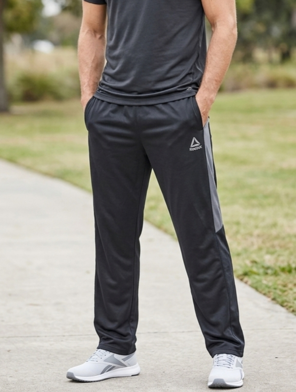 Reebok Men's Black/Grey Stripe Woven Speedwick Athletic Joggers Pants Workout XL